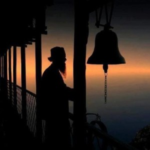 petrecere-revoltatoare-la-manastire-doi-calugari-s-au-distrat-cu-femei-in-camera-lacasului-de-cult-210268