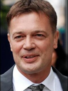 44518033_andrew_wakefield_pa203x300