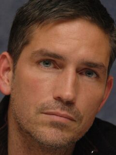 -Jim-Caviezel-12-jim-caviezel-32436903-650-800