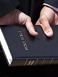 biblia_58846500_400