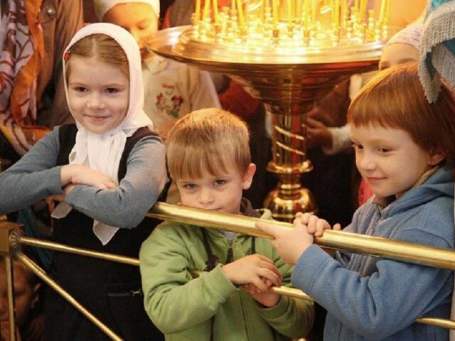 copii_molieben-school-orthodox-kirill