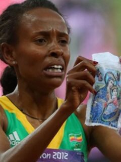 meseret_defar_of_ethiopia_wins_gold_in_the_womens_5000m_final_credit_alexander_hassenstein_getty_images_sport_getty_images_cna_us_catholic_news_8_10_12