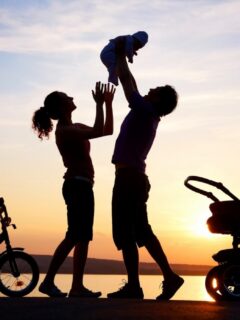 happy-family-silhouette