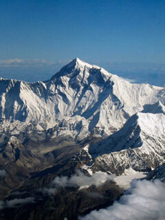 mount-everest-plane-crash-2