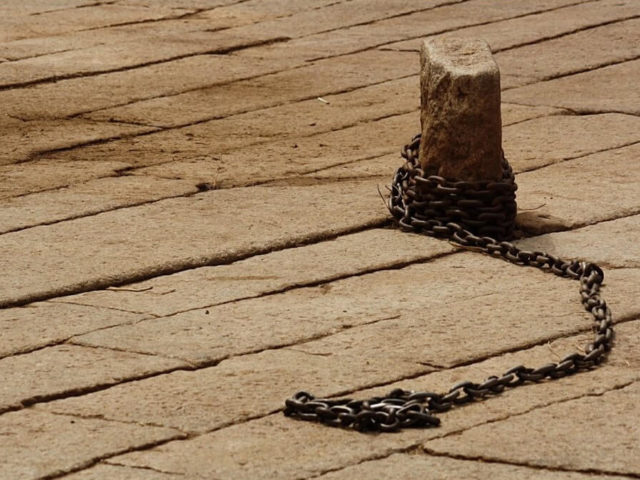 Chain_expressing_freedom-1024x675