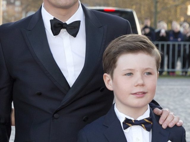 2761578B00000578-0-image-m-43_1428532399090