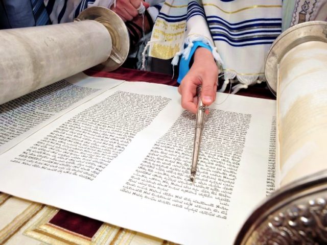 silver-Torah-yad