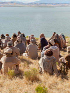 crowd-listens-christ-958530-print