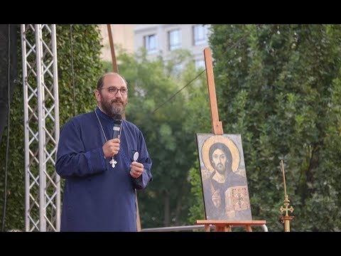Pr. Constantin Necula a conferenţiat la Iaşi. Adevărata libertate înseamnă să îl ai pe Hristos, le-a spus părintele miilor de tineri (VIDEO)