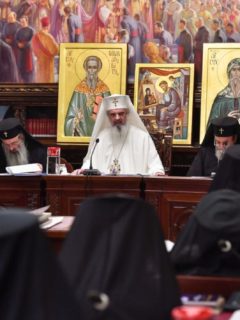 Sedinta-de-lucru-a-Sfantului-Sinod-prezidata-de-Patriarhul-Daniel-3