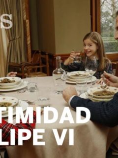 El rey Felipe VI abre las puertas de su casa con motivo de su 50 cumpleaños (30 de enero de 2018). En las imágenes se pueden ver momentos íntimos que comparte con su esposa, la reina Letizia, y sus hijas.