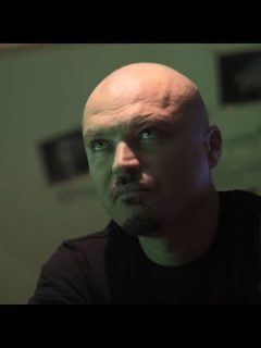 Puya a lansat o piesă manifest după ce trupa „La Familia” a fost interzisă într-un club din Cluj în urma mesajelor împotriva căsătoriilor homosexuale: „Dacă vă vine să credeți, în 2018 SUNT LUCRURI PE CARE NU E BINE SĂ LE SPUI PUBLIC”