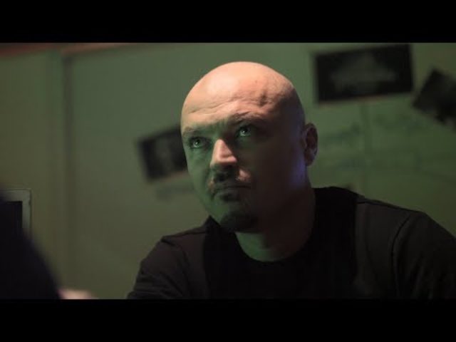 Puya a lansat o piesă manifest după ce trupa „La Familia” a fost interzisă într-un club din Cluj în urma mesajelor împotriva căsătoriilor homosexuale: „Dacă vă vine să credeți, în 2018 SUNT LUCRURI PE CARE NU E BINE SĂ LE SPUI PUBLIC”