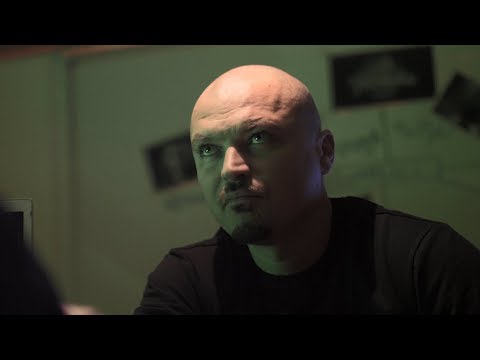 Puya a lansat o piesă manifest după ce trupa „La Familia” a fost interzisă într-un club din Cluj în urma mesajelor împotriva căsătoriilor homosexuale: „Dacă vă vine să credeți, în 2018 SUNT LUCRURI PE CARE NU E BINE SĂ LE SPUI PUBLIC”