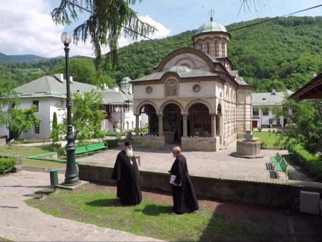 Mănăstirea Cozia, necropola lui Mircea cel Bătrân de pe malul Oltului