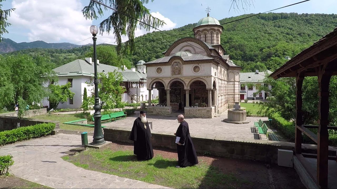 Mănăstirea Cozia, necropola lui Mircea cel Bătrân de pe malul Oltului