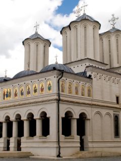 patriarhia-romana.jpg.pagespeed.ce_.J7J_I9PWLe