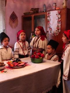 Tradiții fără vârstă. Aduceri aminte din vatra satului românesc