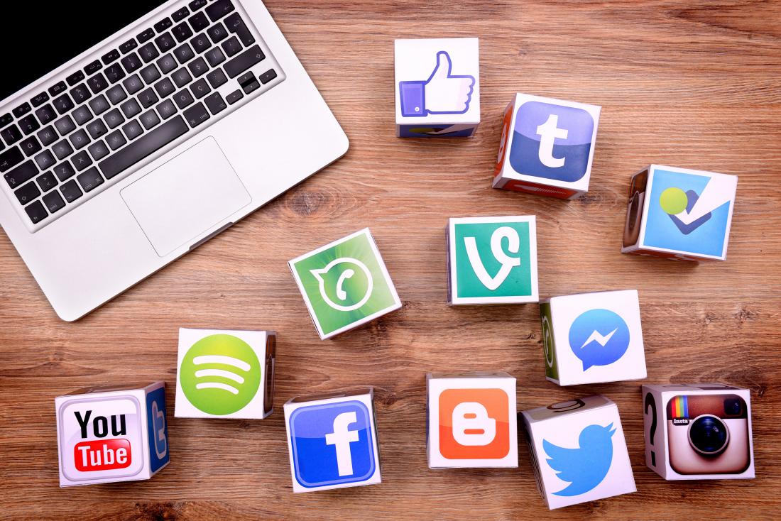 laptop-and-social-media-icons